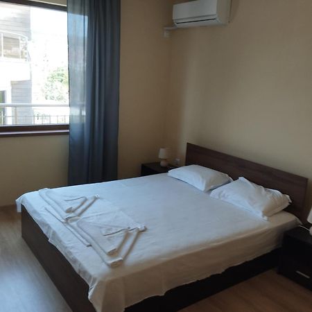 Alfa Guest Rooms With Parking Varna Eksteriør bilde