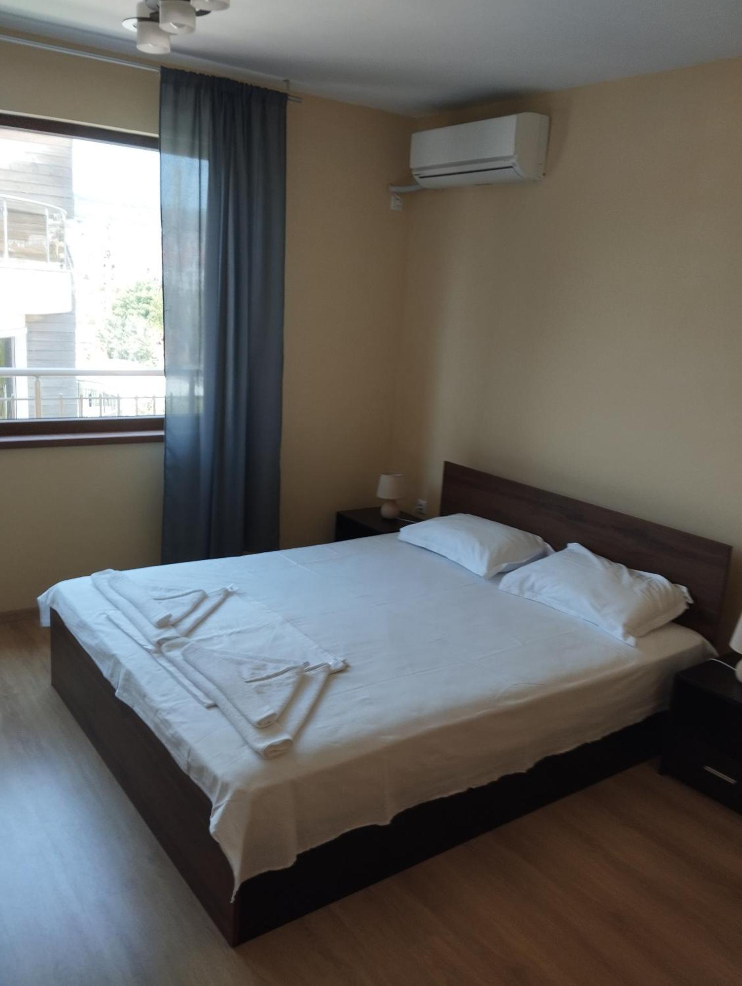 Alfa Guest Rooms With Parking Varna Eksteriør bilde