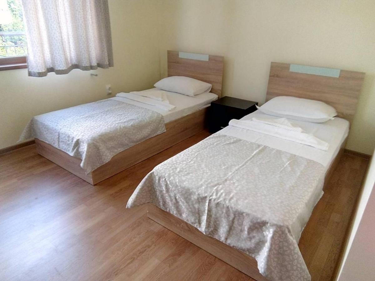 Alfa Guest Rooms With Parking Varna Eksteriør bilde