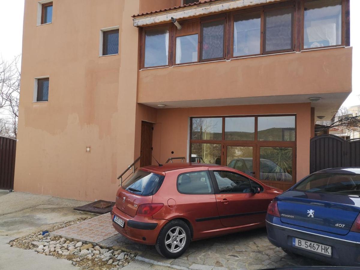 Alfa Guest Rooms With Parking Varna Eksteriør bilde