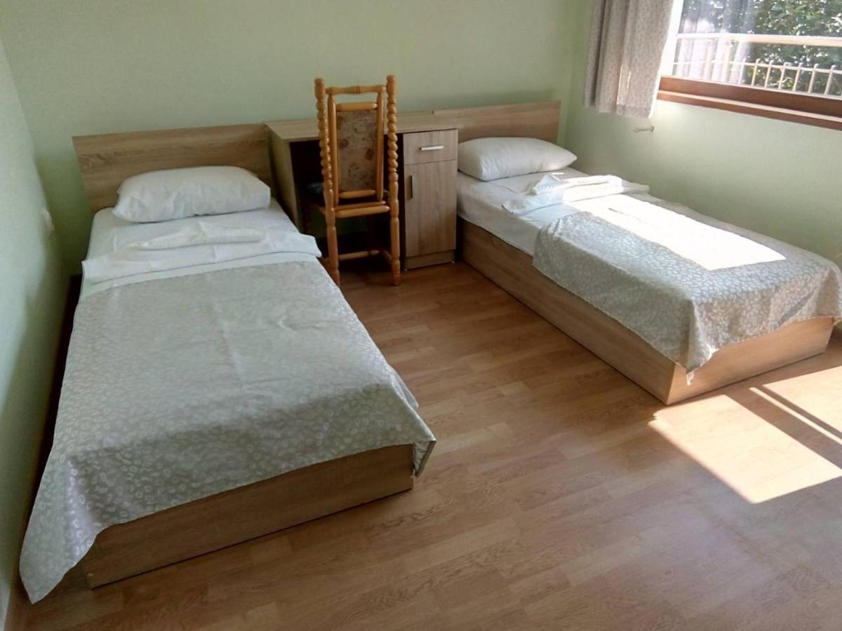 Alfa Guest Rooms With Parking Varna Eksteriør bilde