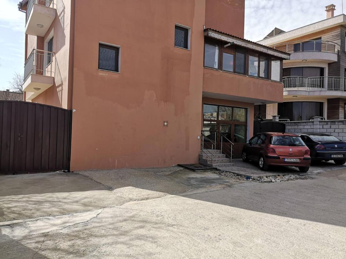 Alfa Guest Rooms With Parking Varna Eksteriør bilde